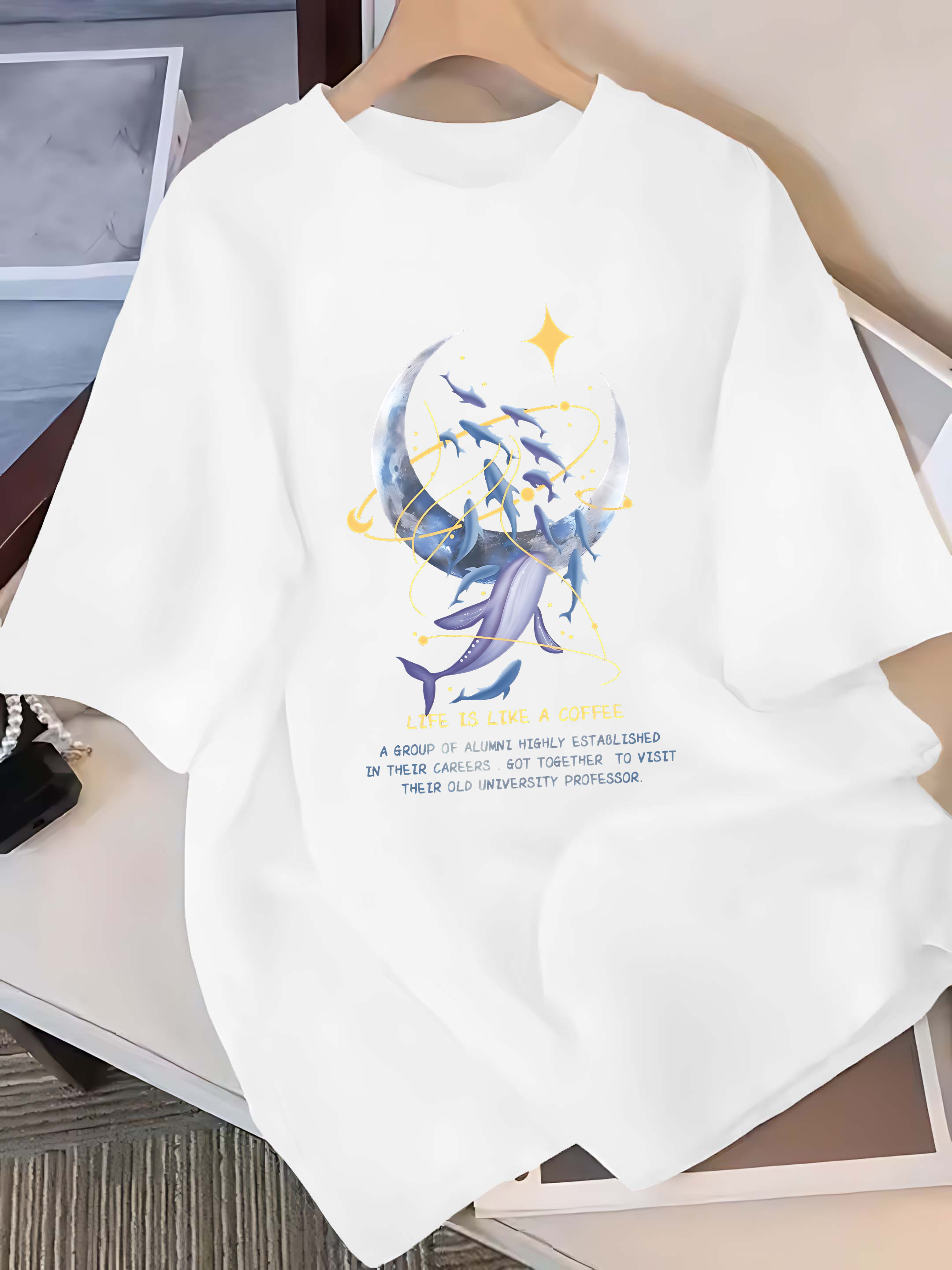 Summer Clothing Images - Das Bild zeigt einen traumhaften Wal